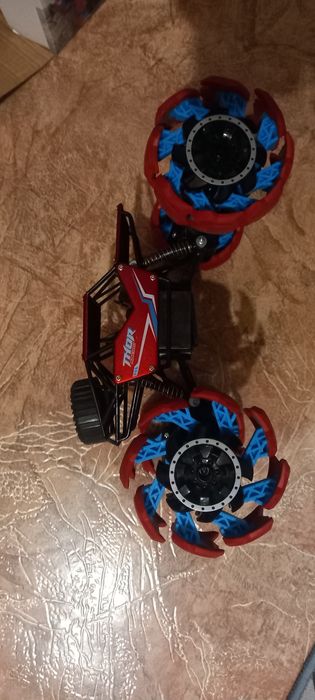 Продам машинку на пульте