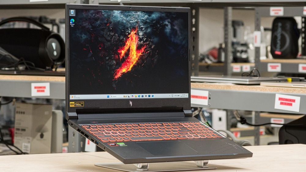 Acer Nitro v16 Gaming Noutbook