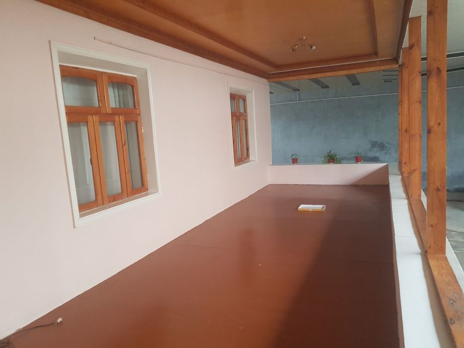 Eski 16 yillik 3.22 soʻtix 4ta xona ayvon padval bor