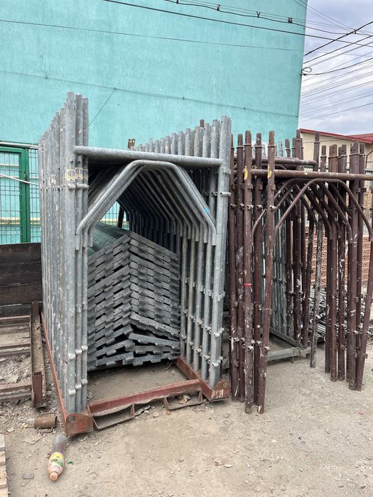 Închirez schela si popii metalici