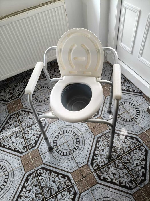 Cadru, Carucior , Toaleta pentru persoane cu dizabilitati si persoane in varsta.