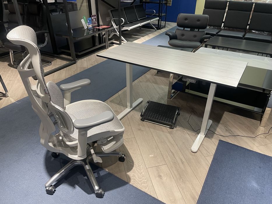 Письменный регулируемый электронный стол