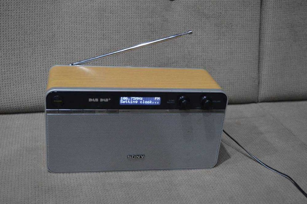 Radio Digital SONY XDR-S16DBP – DAB/DAB+/FM – Design Retro din Lemn