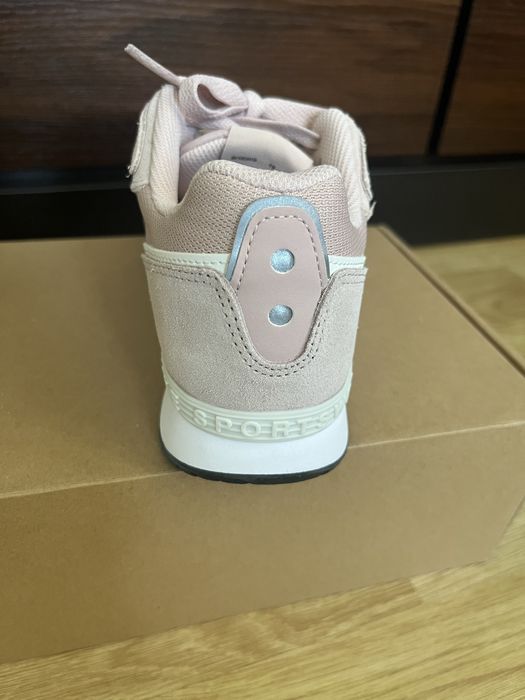 Дамски чисто нови маратонки nike