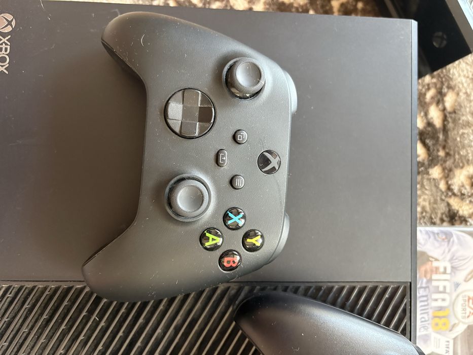 Xbox One 1Tb + 2 Controllere + Kinect(camera) + 13 jocuri