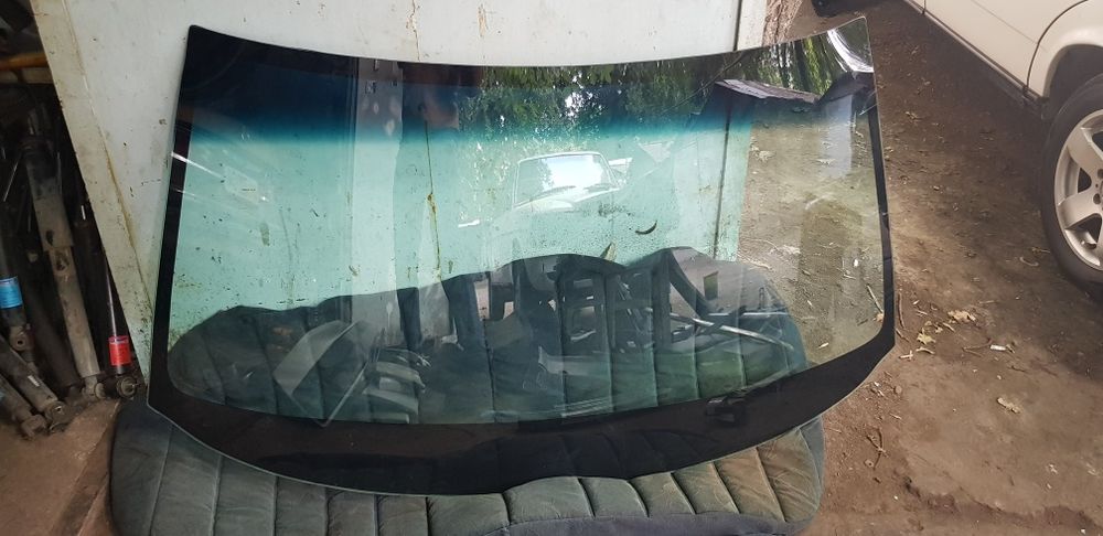 Б.У и новые, лобовое стекло на мерседес , mercedes