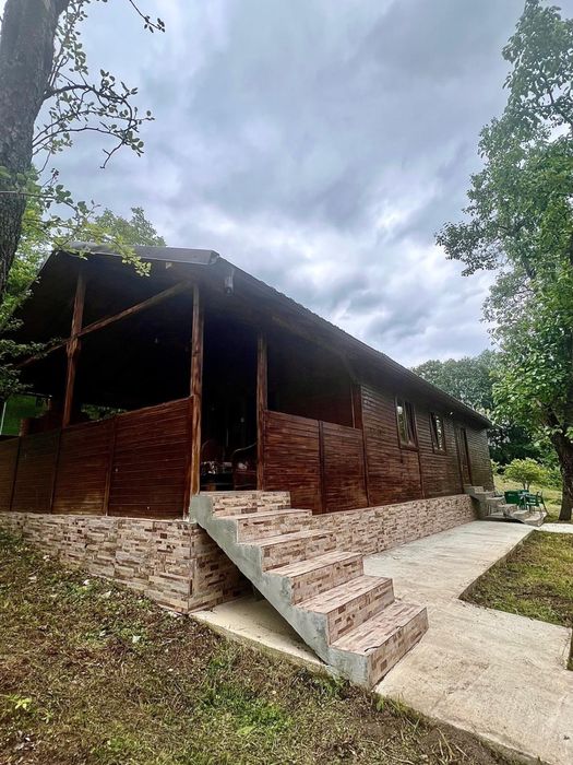 Cabană de vânzare în zonă de munte