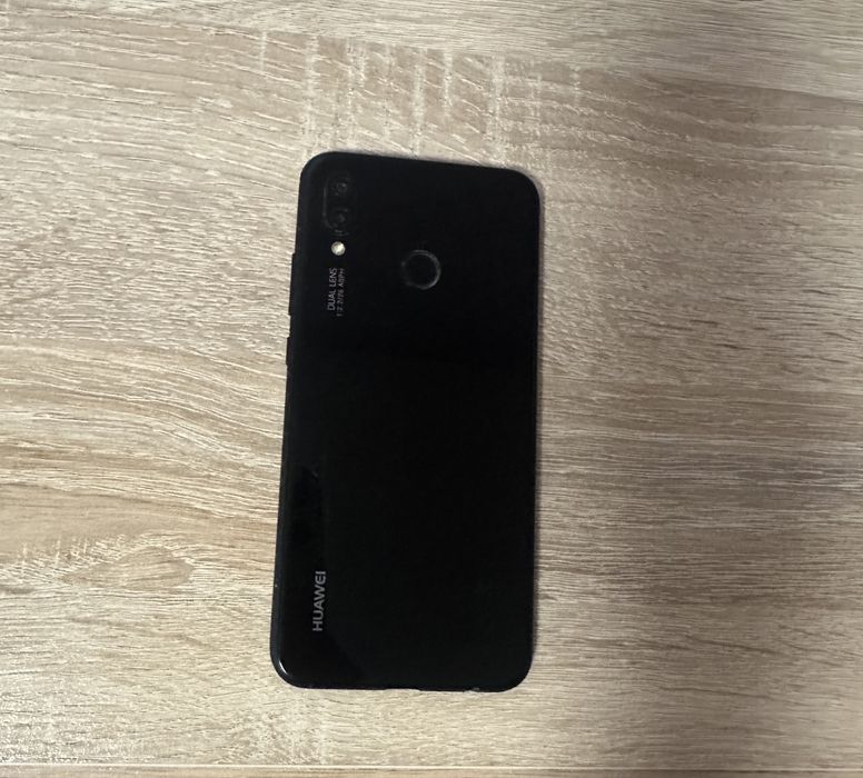 Телефон Huawei p20 lite