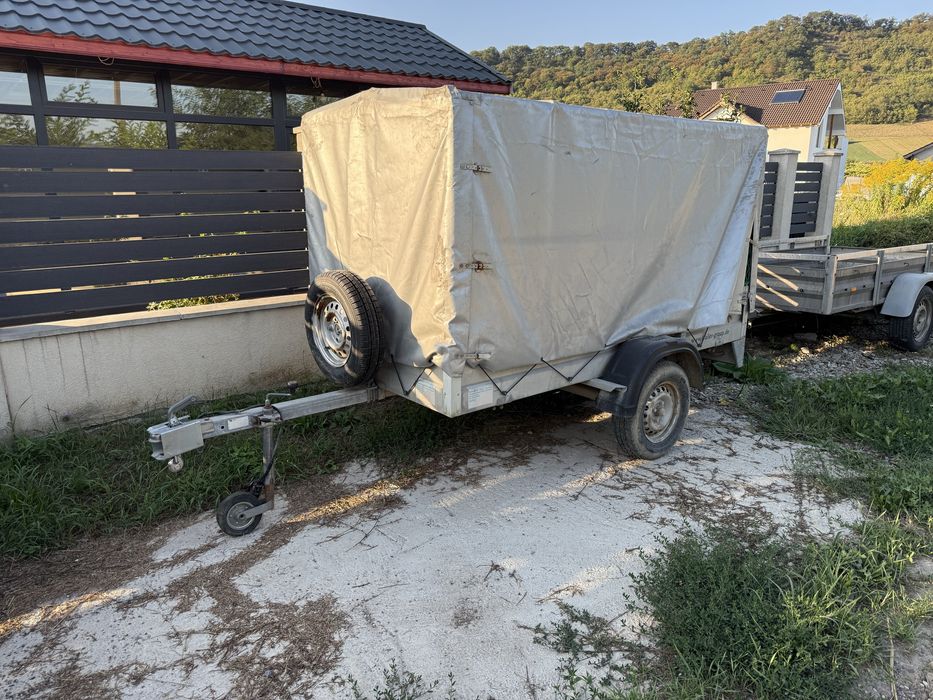 Vand doua remorci 750 kg si una de 1200 kg