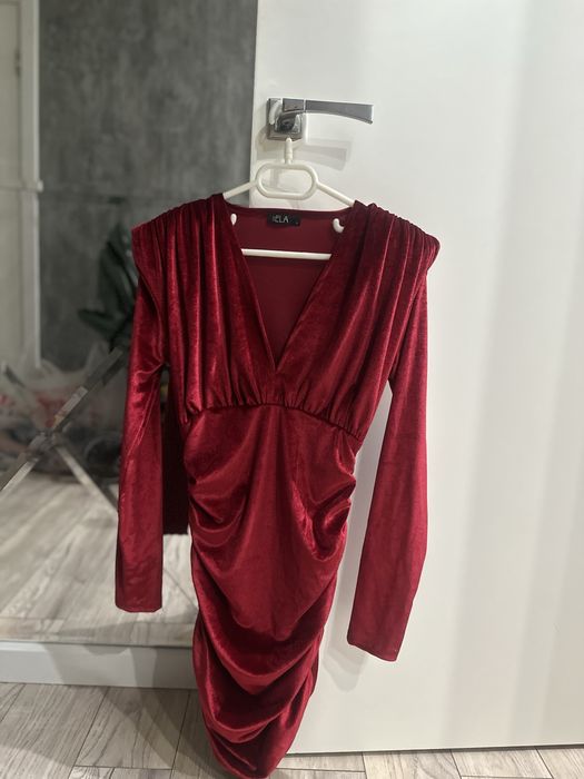 Платья, пиджаки, кофточки, двойки новые.