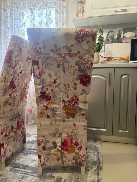 Vând scaune  în stare foarte bună