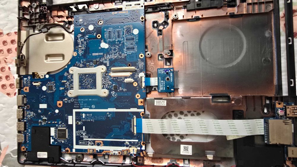 Лаптоп Lenovo B50-30 на части