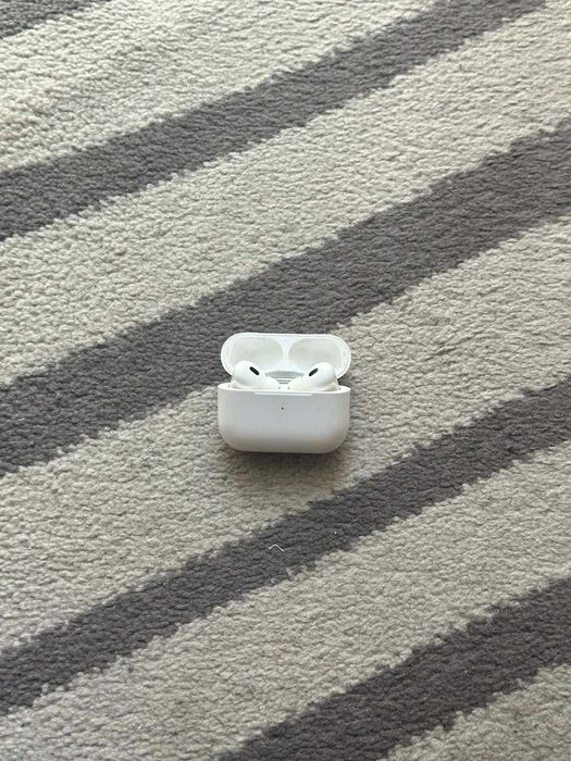 Apple AirPods Pro 2, отлично състояние, с кутия