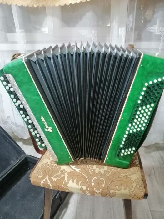 Продам баян креминне
