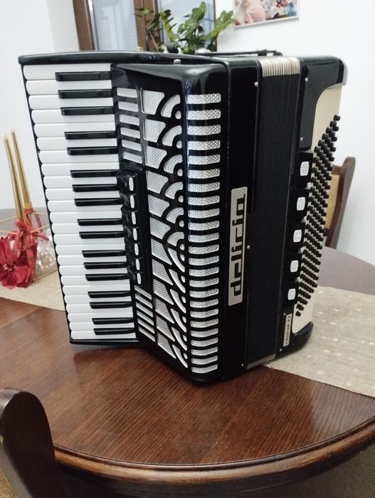 Acordeon  Delicia Choral 23,120 Bași, 7 Registre + 5Registre