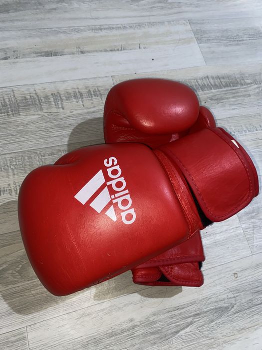 Боксерский перчатка adidas