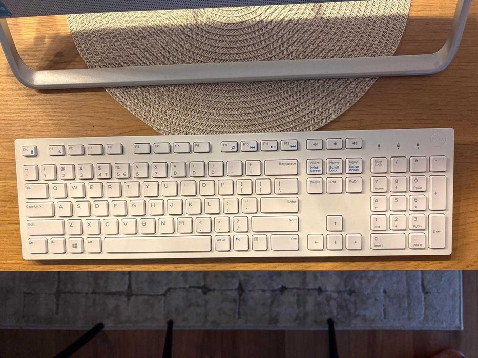 Inspiron 5400 AIO Dell - 11th Gen Intel (R) Core (TM) i5-1135G7 @2.40Ghz