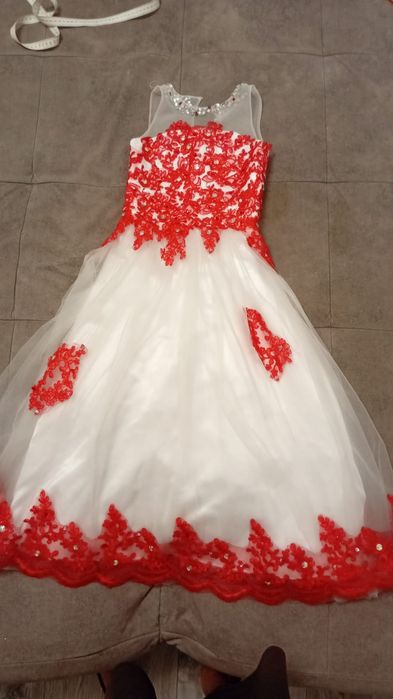 Платье б/у надето один раз