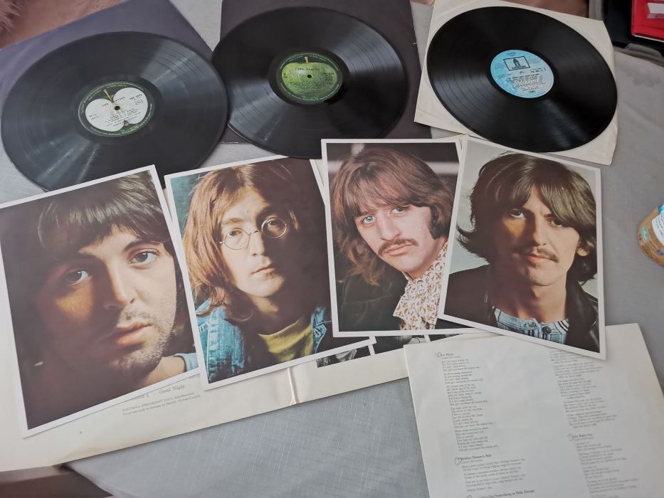 Продавам The Beatles (The White Album)+подарък