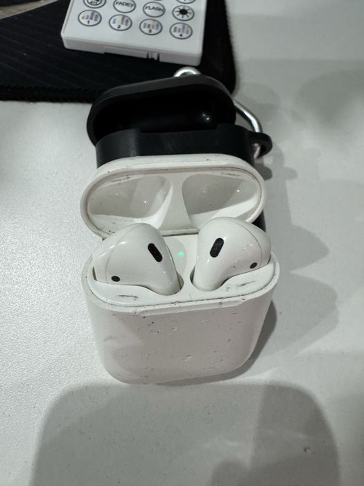 Продам airpods 1 оригинал