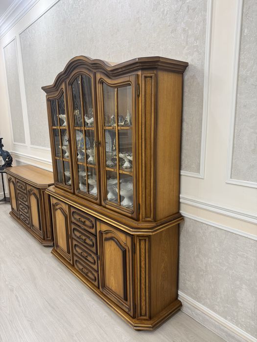 Шкаф-витрина продажа