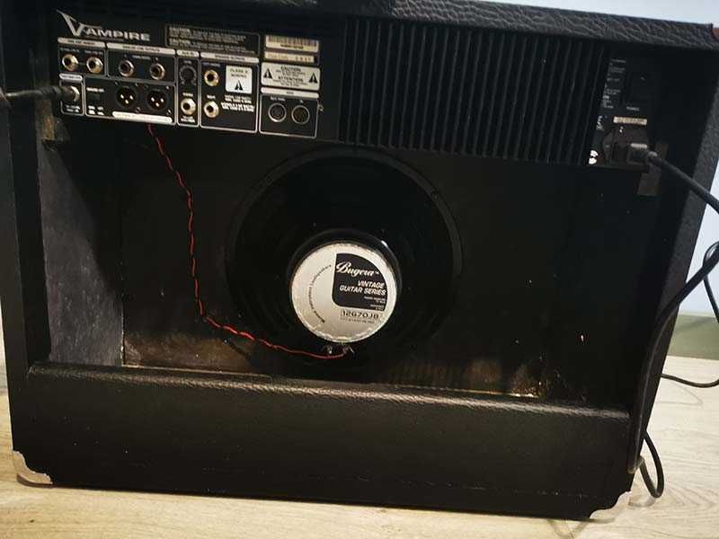Усилвател кубе berhinger V-ampire LX112 120W вградени ефекти и суич педал