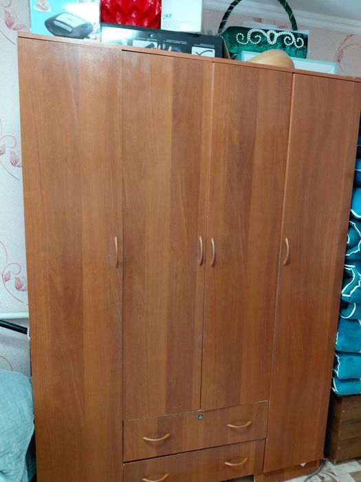 продается шифоньер для спальни