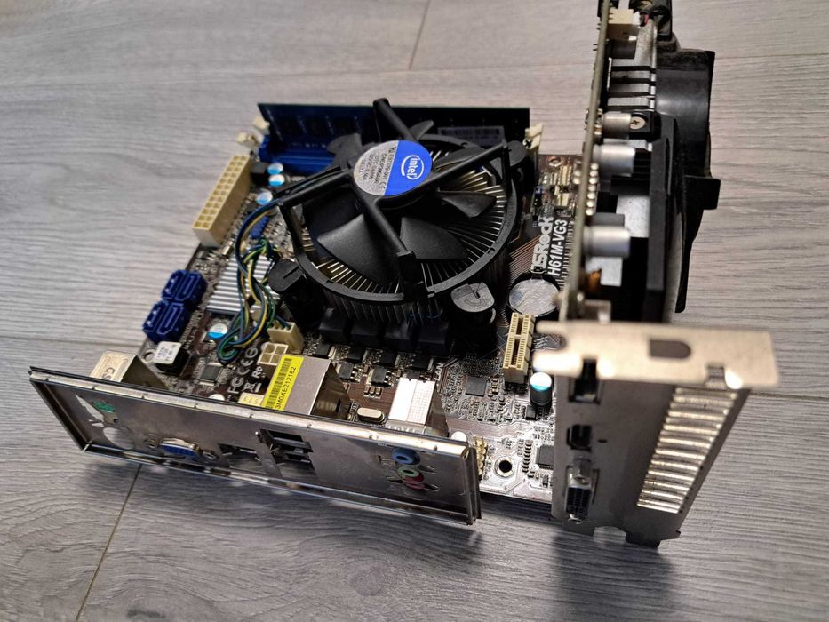 Kit micro ATX soket 1155 i5 3570k/MB ASRock H61M-VG3/1x8Gb ddr3/ HD 7750 1Gb ddr5