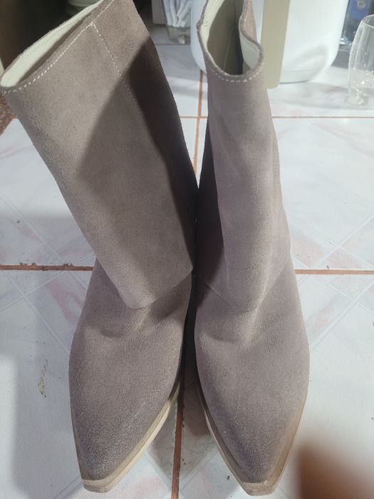 Botine  dama, aproape noi
