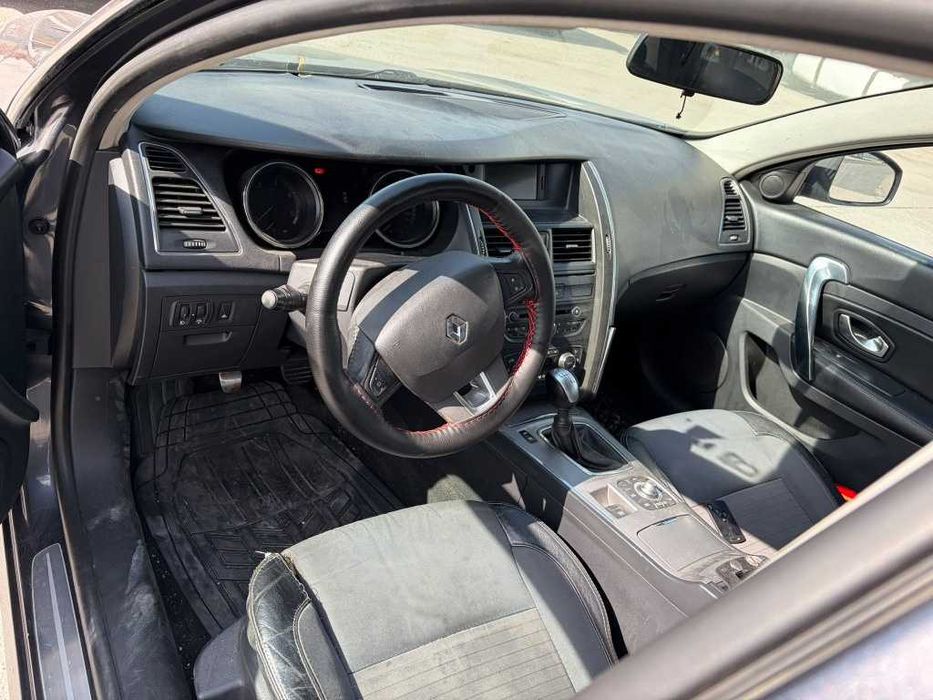 Dezmembrez Renault Latitude 2.0 dci M9R-P8 150 cai cutie manuala 6 trepte an 2011