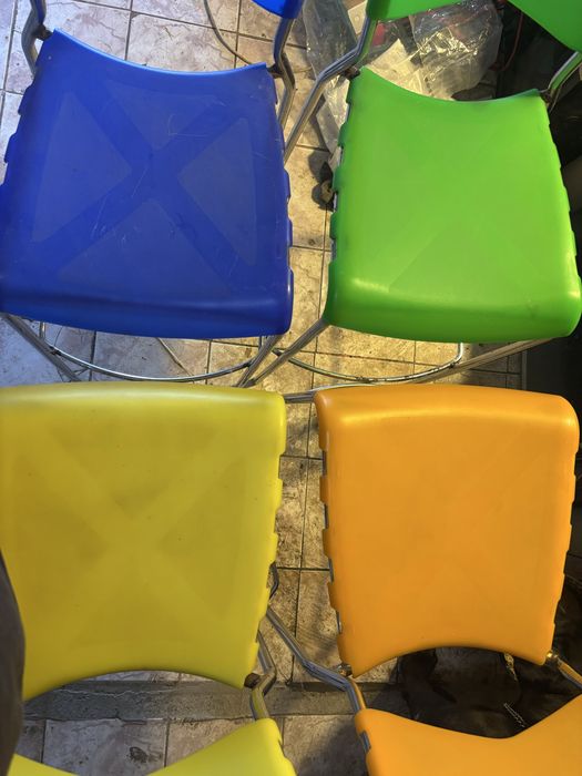 Masa cu 4 scaune de bar