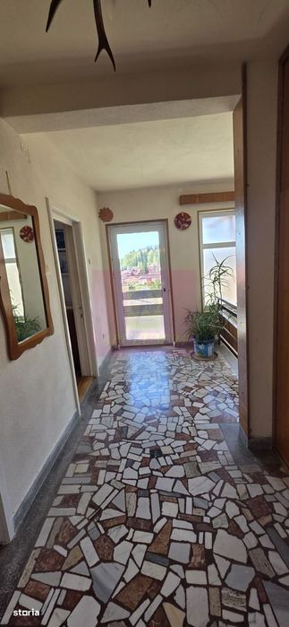 Casa de vanzare cu 6 camere in Busteni