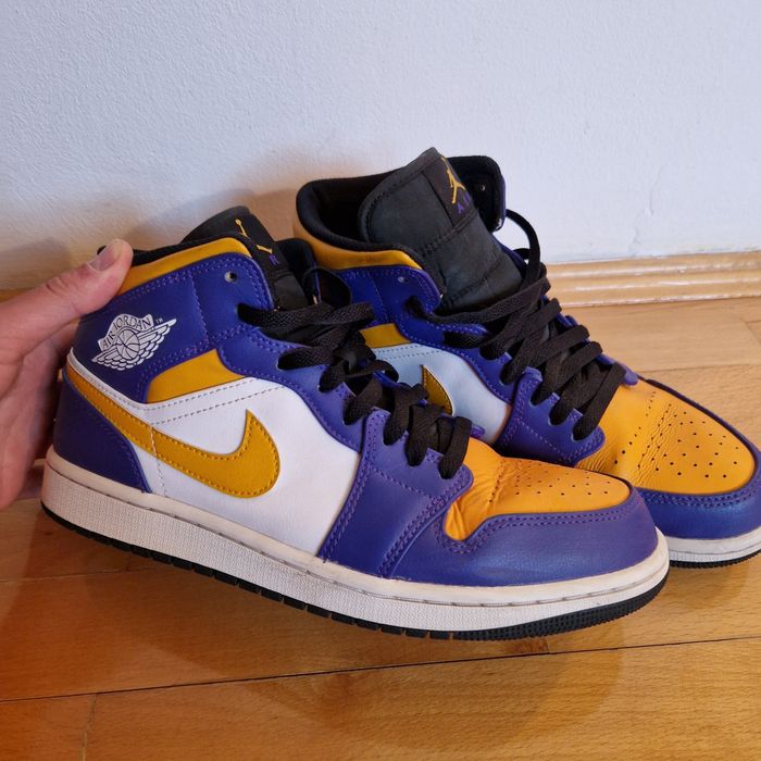 Nike Air Jordan 1 Mid Lakers
