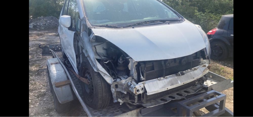 Продава се само на части Honda Jazz 1.2 2011