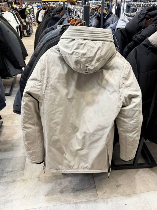 Продам зимнюю куртку, новая