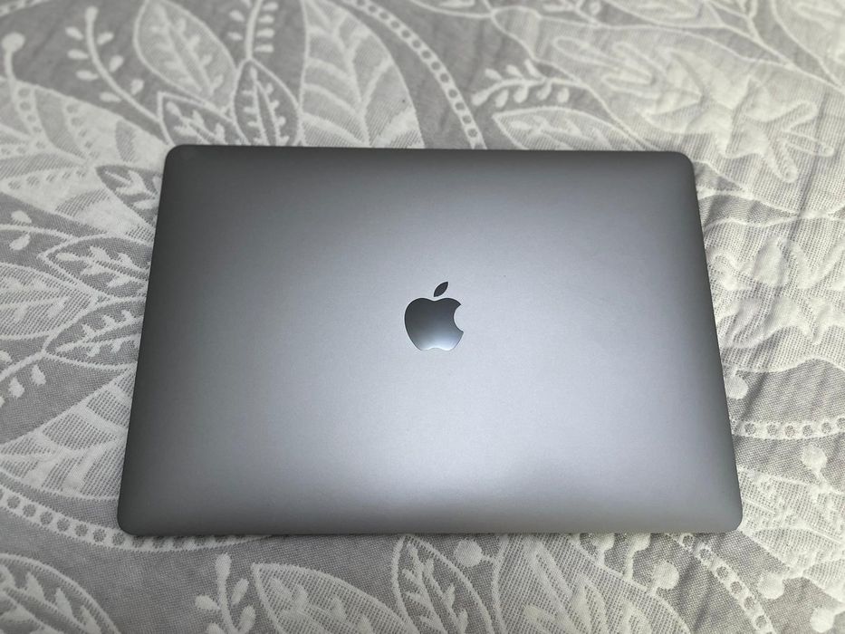 Продаётся MacBook