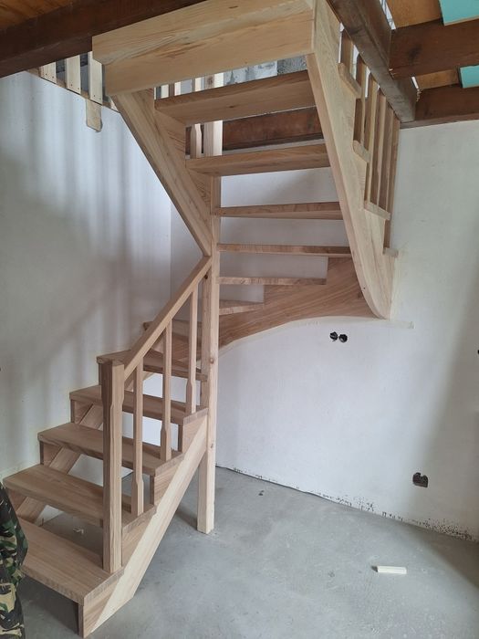 Scări interioare lemn masiv