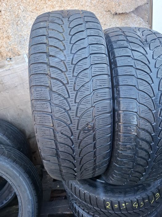 Vand 2 sau 4  anvelope 235 55 19 brigestone de iarna