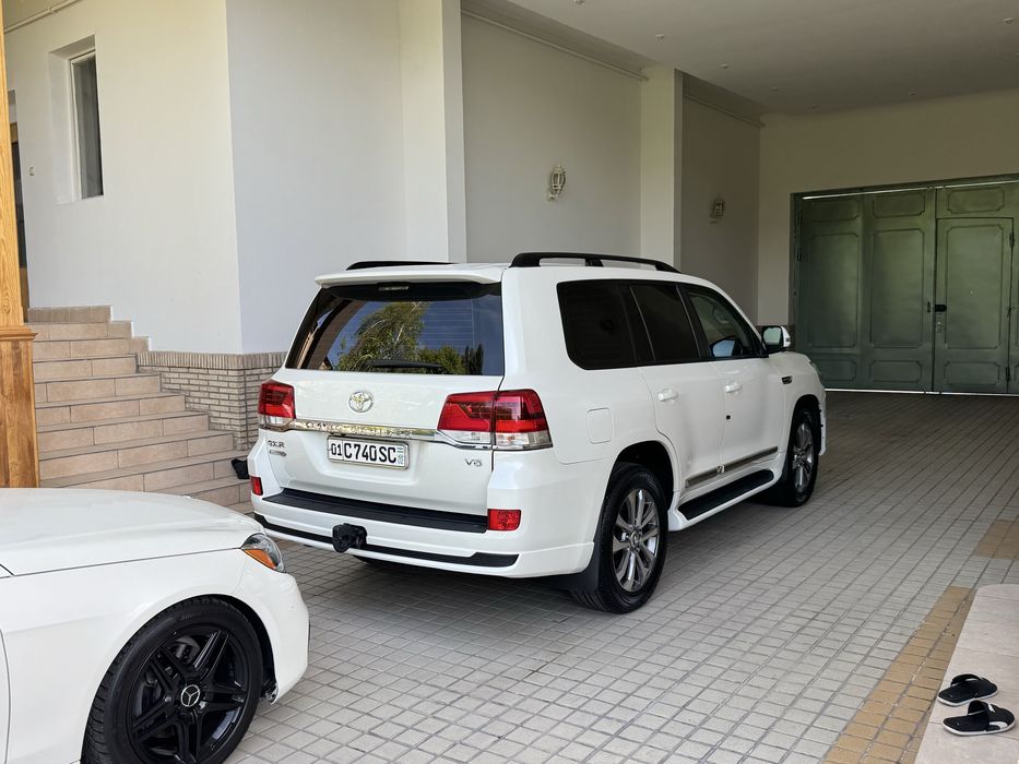 Toyota Land Cruiser 200 идеал сосотояние