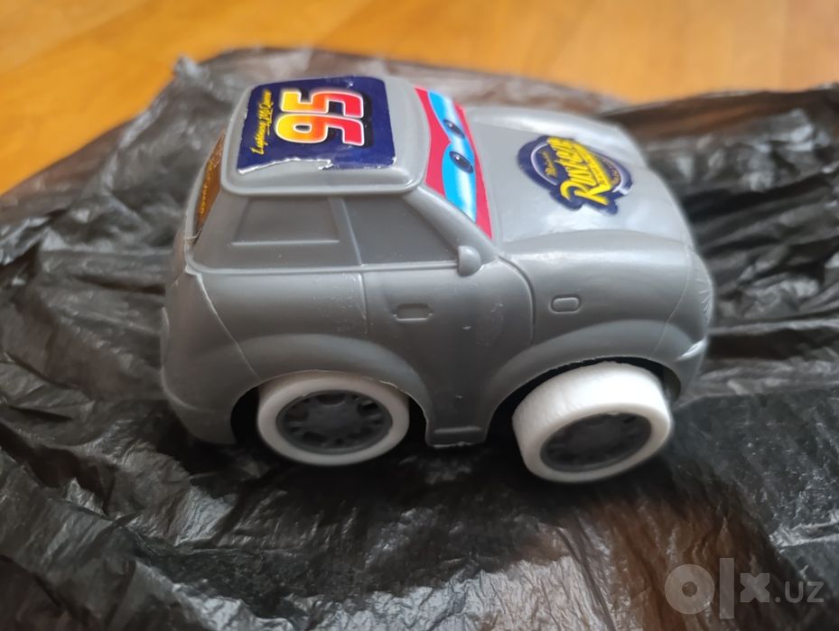 Игрушечная машина
