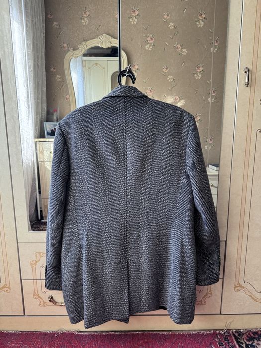 Мужское пальто, джинсовая куртка.