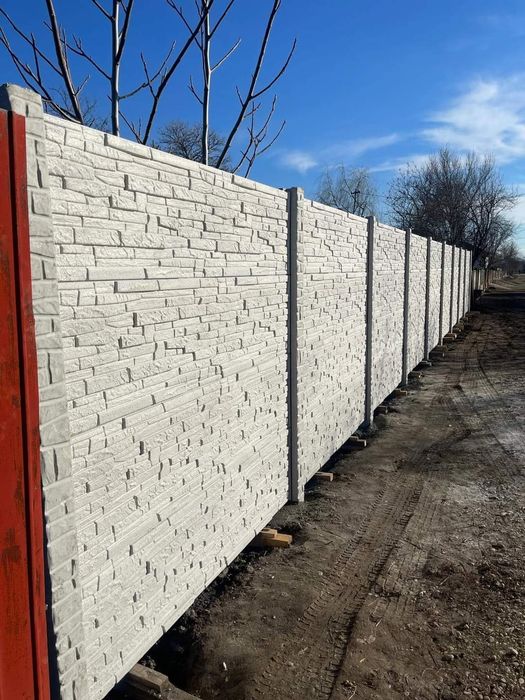 Oferta garduri din beton premium placi de gard Model Lemn