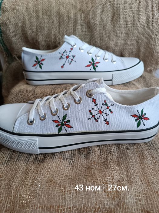 Рисуване на кецове с шевици и други