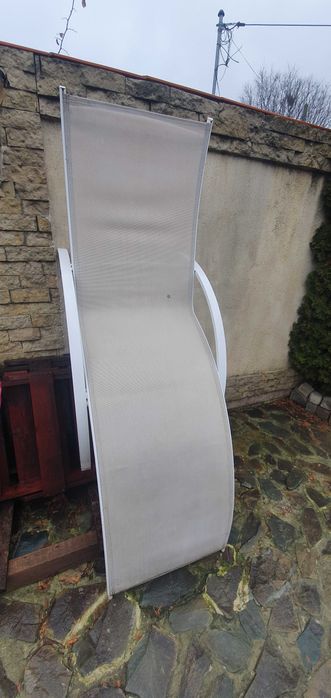 Sezlong fix foarte comod alb,stare bună!