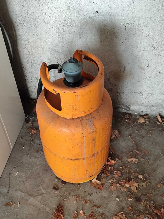 Газова бутилка за печка с винтил