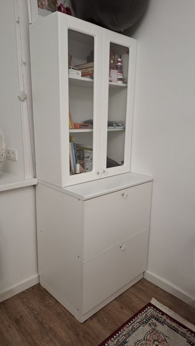 Навесной и нижний шкафчики