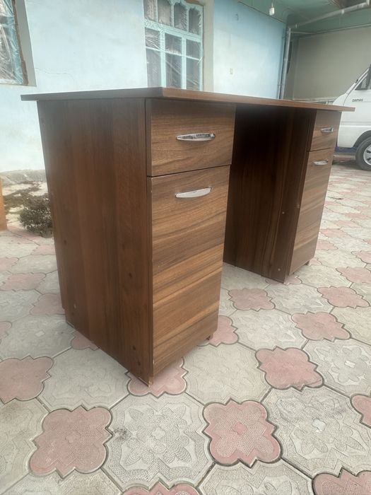 Письменный стол