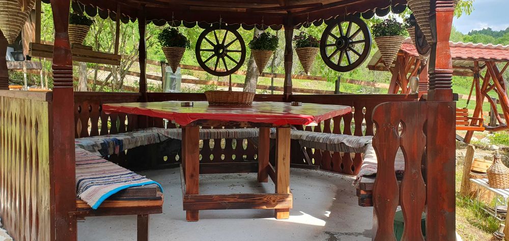 Cabana rustica de inchiriat