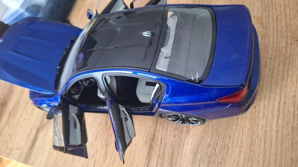 BMW F90 M5 1:18 Dealer Edition - със ЗАБЕЛЕЖКИ +кутия Norev