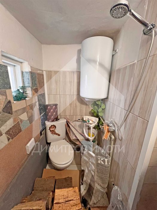 Продава еднофамилна, реновирана къща със 762 кв.м. двор в гр. Плиска.